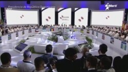 Info Martí | "¡Abajo la dictadura!", activistas protestaron por la presencia de Díaz-Canel en República Dominicana Info Martí | "¡Abajo la dictadura!", activistas protestaron por la presencia de Díaz-Canel en República Dominicana