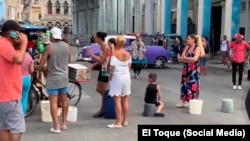 Protesta por la escasez de agua, el 11 de noviembre de 2023, en La Habana Vieja.