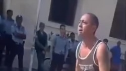 Cubanos protestan frente a la estación de policía en El Cobre Cubanos protestan frente a la estación de policía en El Cobre