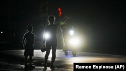 Apagón en Bauta, Artemisa, el 18 de marzo de 2024. Los cortes del servicio eléctrico durante largas horas han provocado protestas entre la población cubana.