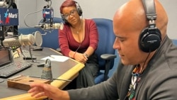 Michael Gil, músico cubano, en los estudios de Martí Noticias Michael Gil, músico cubano, en los estudios de Martí Noticias