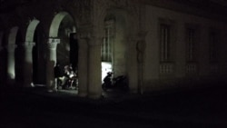 "Sin agua y con las noches enteras a oscuras": Los apagones en Cuba no dan tregua "Sin agua y con las noches enteras a oscuras": Los apagones en Cuba no dan tregua