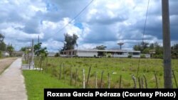 Prisión de Agüica en Colón, Matanzas (al fondo)