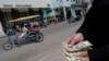 Cuba-dólares-economía. Foto AFP