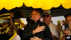 El presidente brasileño, Jair Bolsonaro, en un mitin de campaña de reelección en Juiz de Fora, estado de Minas Gerais, Brasil, este martes 16 de agosto. (AP Photo/Silvia Izquierdo)