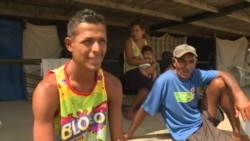 Profunda crisis empuja a venezolanos a escapar hacia Brasil Profunda crisis empuja a venezolanos a escapar hacia Brasil