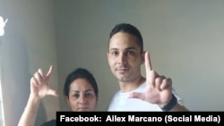 El preso político, Angel Jesús Véliz Marcano, y su madre, Ailex Marcano.