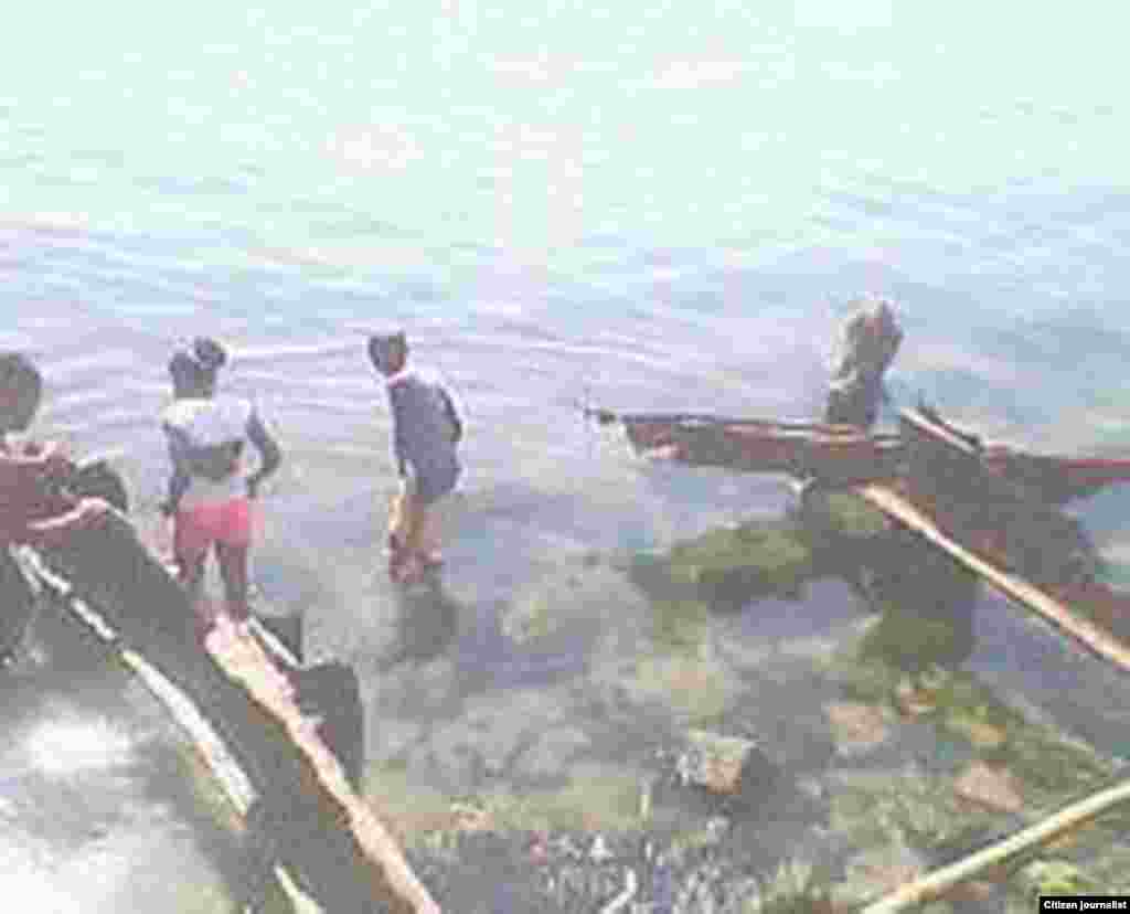  El reportero ciudadano Rodrigo Alberto Rodríguez  recorre con su lente el área que antes fue el malecón del poblado de Regla situado en la Bahía de La Habana.  