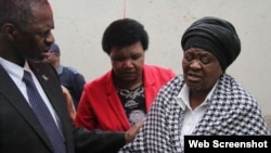 Funcionario de Salud, Sibongiseni Dhlomo, visitó a familiares de los estudiantes ahogados en Cuba el fin de semana.