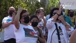 Cubanos en Miami llevan a cabo una marcha exigiendo reanudar el programa de reunificación familiar Cubanos en Miami llevan a cabo una marcha exigiendo reanudar el programa de reunificación familiar