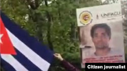 Exiliados cubanos en Estocolmo, Suecia, el 22 de mayo de 2021, exigiendo la libertad de Luis Manuel Otero Alcántara y otros activistas.