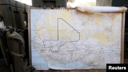 Un mapa de Mali en una base militar francesa en Timbuktu.