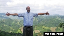 Padre Rolando Montes de Oca.