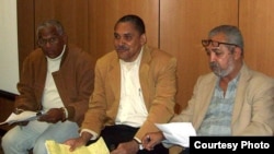 Víctor Manuel Domínguez, Jorge Olivera y Lucas Garve (d-i).