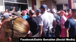 Filas en Bandec de Morón por escasez de efectivo.
