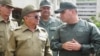 El general Leopoldo Cintra Frías (con gafas oscuras) junto al ministro de Defensa de Venezuela, general Vladimir Padrino (Foto: Archivo).