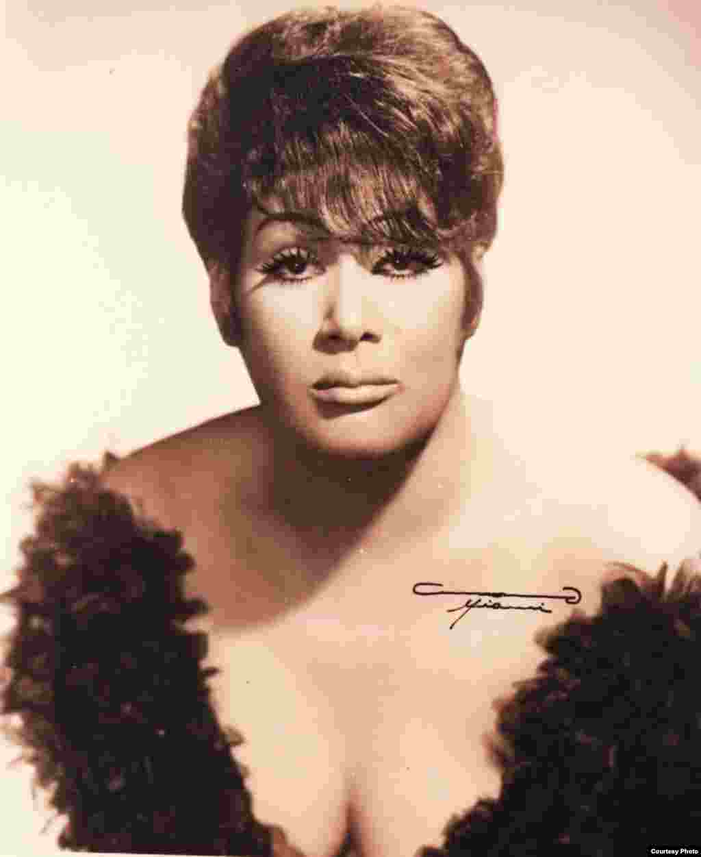 Olga Guillot en 1971. Fotos: cortesía de Olga María Touzet y Guillot.