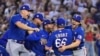 Los Rangers celebran la victoria. (Matt Kartozian-USA TODAY Sports)