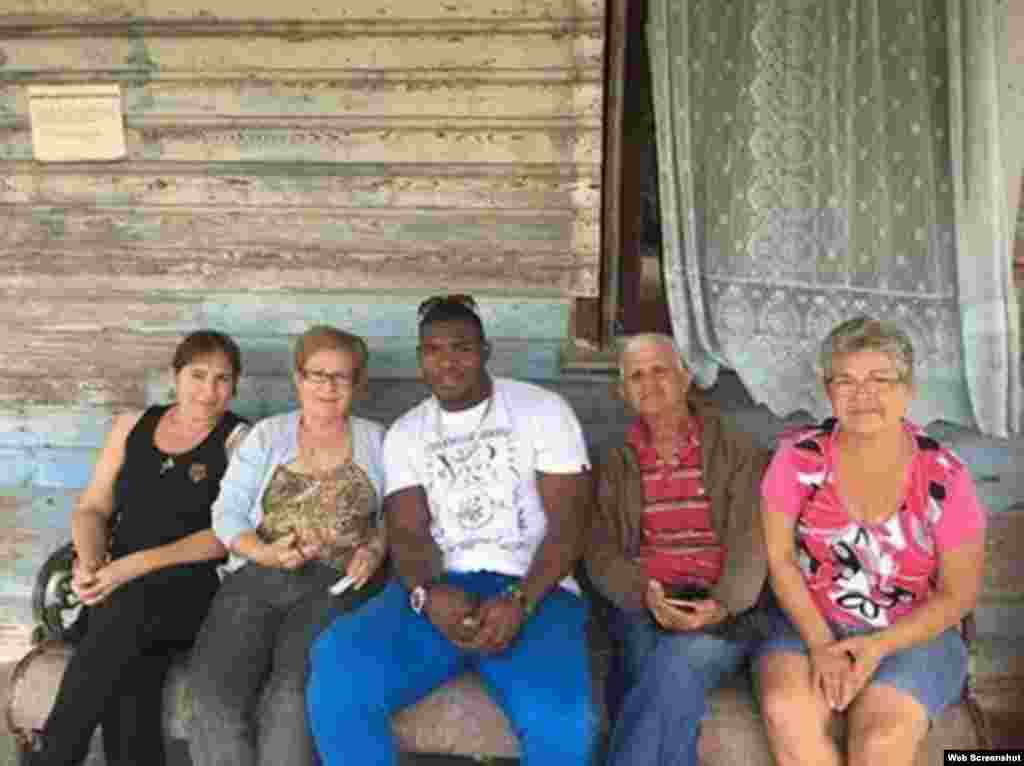 Yasiel Puig señaló en su página de Facebook: "Gracias Dios, me siento en el universo mejor que nunca".