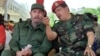 Fidel Castro y Hugo Chávez en Venezuela en 2001 (Archivo).