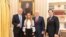 El presidente Donald Trump junto a Lilian Tintori, esposa de Leopoldo López, Marco Rubio y el vicepresidente Pence.