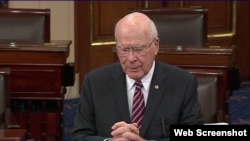 El senador demócrata estadounidense Patrick Leahy durante su discurso ante el Senado sobre las restricciones de viajes a Cuba.