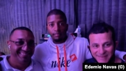 El espirituano Isaac Carbonell (c) y su entrenador cubano Eufracio González (d).