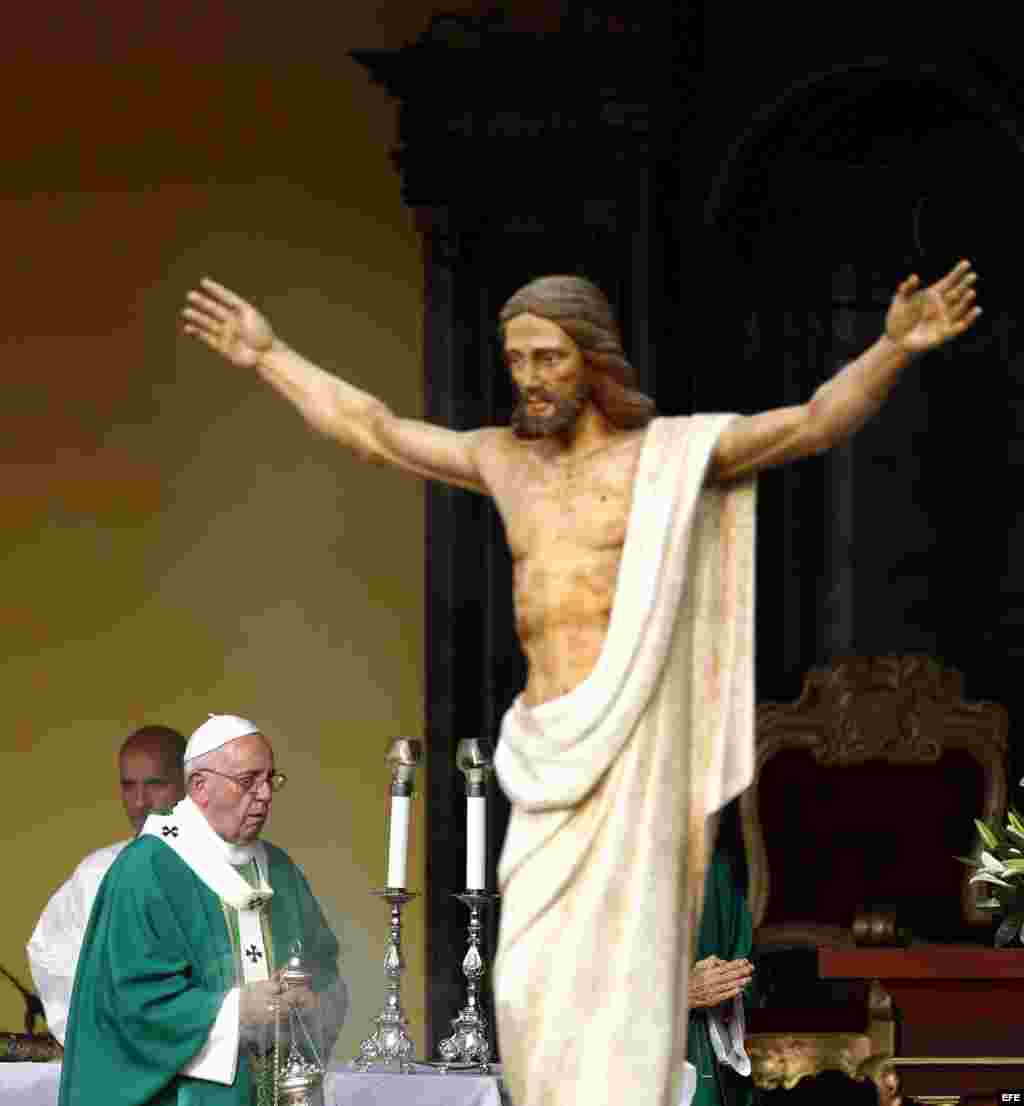 “La importancia de un pueblo, de una nación, de una persona siempre se basa en cómo sirve la fragilidad de sus hermanos”.