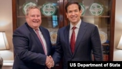 El jefe de la misión diplomática de Estados Unidos en Cuba, Mike Hammer, fue recibido por el Secretario de Estado, Marco Rubio.