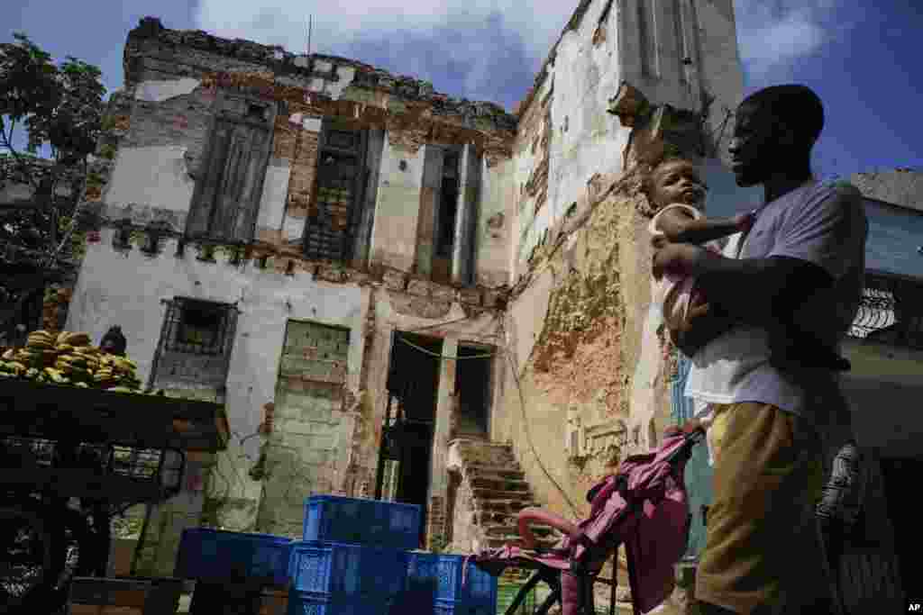 Cuba necesita casi un millón de viviendas para resolver la crisis habitacional / Foto: Ramon Espinosa (AP)