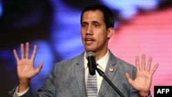 Juan Guaidó hace un discurso en la Universidad Central de Venezuela, en Caracas.