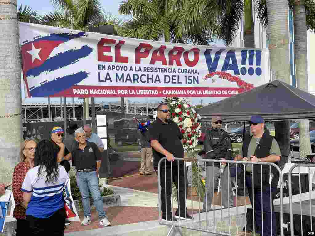 La Asamblea de la Resistencia Cubana encabeza una caravana de carros, desde el Cuban Memorial en el Tamiami Park, en Miami, para solidarizarse con las marchas cívicas en Cuba.