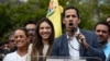El presidente interino de Venezuela, Juan Guaidó, habla a sus seguidores en Caracas.
