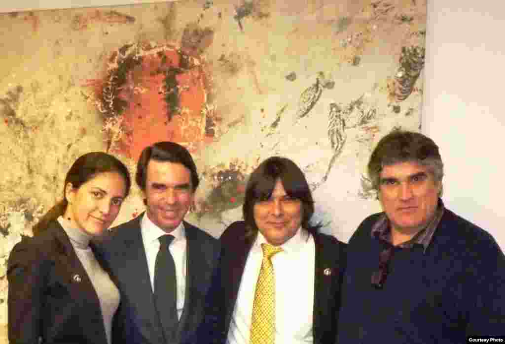De izq. a der. Rosa María, el ex mandatario José María Aznar, Regis Iglesias y Carlos Payá.