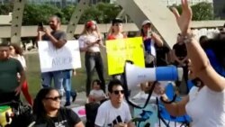 Cubanos en Toronto, Canadá, apoyan a manifestantes en Cuba Cubanos en Toronto, Canadá, apoyan a manifestantes en Cuba