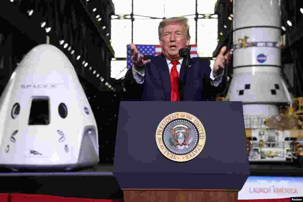 El presidente Donald Trump habla antes del lanzamiento de la cápsula SpaceX Crew Dragon, desde Cabo Cañaveral, Florida, el 30 de mayo del 2020.