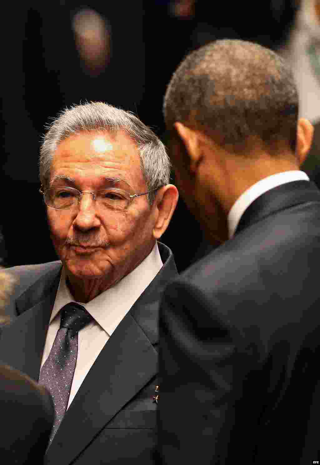 Raúl Castro y Barack Obama en la ceremonia oficial de recibimiento en el Palacio de la Revolución en La Habana. 
