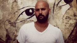 Yulier P. deja grafiti contra censura de la UNEAC Yulier P. deja grafiti contra censura de la UNEAC