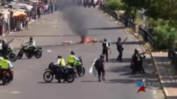 Cambio de billetes de 100 bolívares provoca ira de los venezolanos Cambio de billetes de 100 bolívares provoca ira de los venezolanos