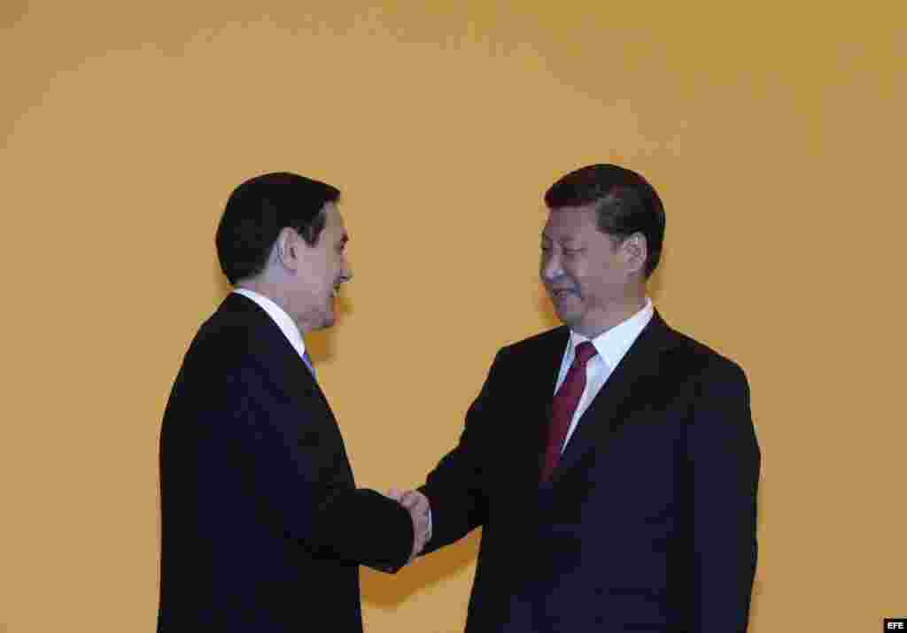 El gobernante de China Xi Jinping y el presidente de Taiwán Ma Ying-jeou se reunieron en Singapur.