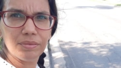 Ministro de Cultura agrede a una artista mientras leía textos de José Martí Ministro de Cultura agrede a una artista mientras leía textos de José Martí