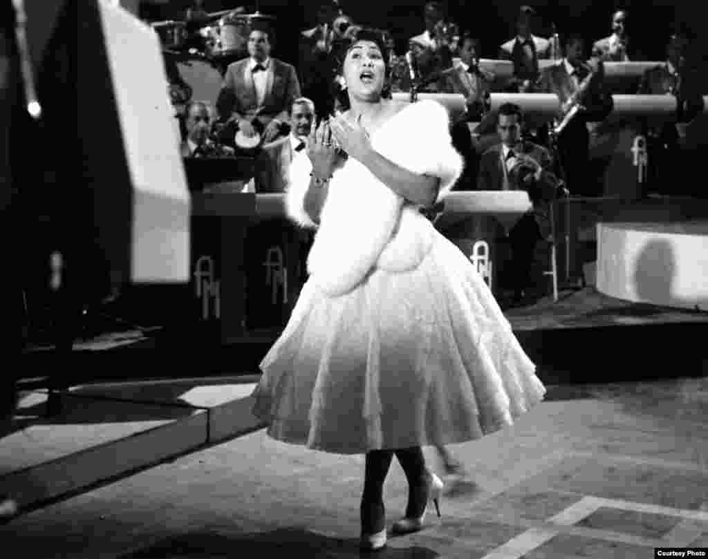 Olga Guillot en Venevisión, Caracas, 1961. Fotos: cortesía de Olga María Touzet y Guillot.