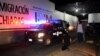 FOTO ARCHIVO. Policía mexicana chequea la estación migratoria Siglo XXI en Chiapas.