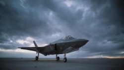 El avión F-35A de la Fuerza Aérea de EEUU en maniobras