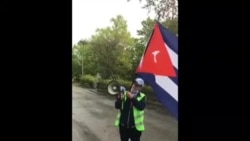 Cubanos frente a la Embajada de Cuba en Suecia Cubanos frente a la Embajada de Cuba en Suecia
