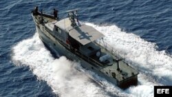 Una embarcación de las Tropas Guardafronteras (TGF) cubanas patrulla las costas del municipio de Baracoa, Guantánamo.