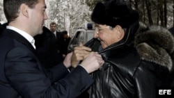 Vladimir Medvédev y Raúl Castro en 2009.