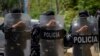 Presencia policial en Nicaragua, frente al hogar de Cristiana Chamorro