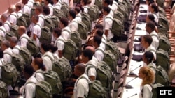 Médicos cubanos listos para ir a misión. Foto Archivo.