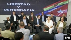 Imágen de archivo de ex presos políticos reunidos con representantes del Partido Popular español en septiembre de 2010